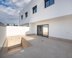 Terrassa de Casa adosada en venda en Peligros amb Calefacció, Terrassa i Piscina