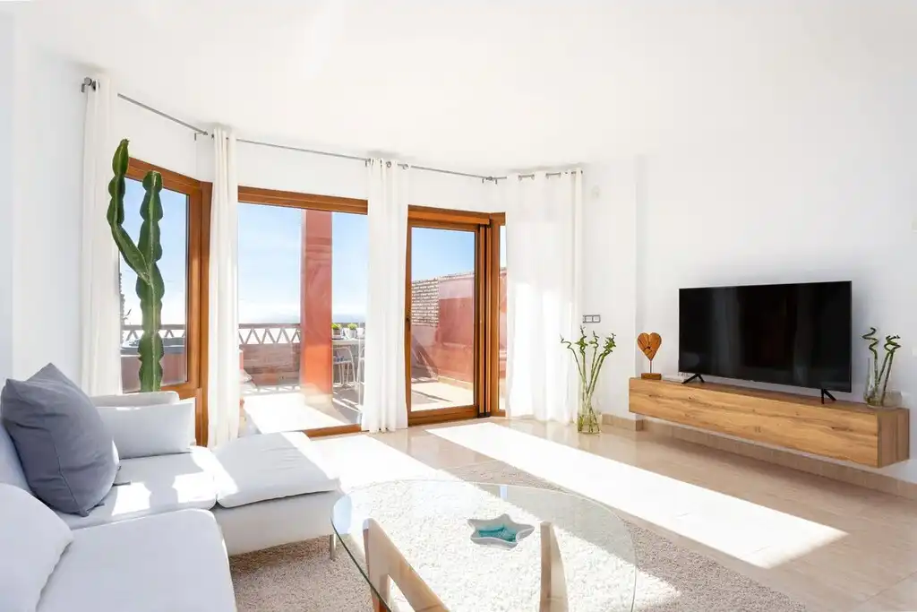Sala d'estar de Dúplex en venda en Benalmádena amb Aire condicionat, Terrassa i Moblat
