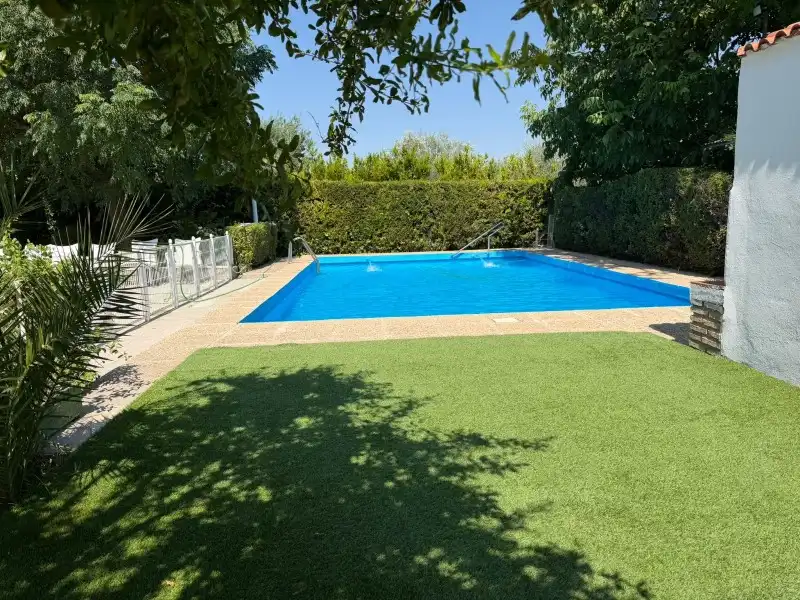 Piscina de Finca rústica en venta en Lucena