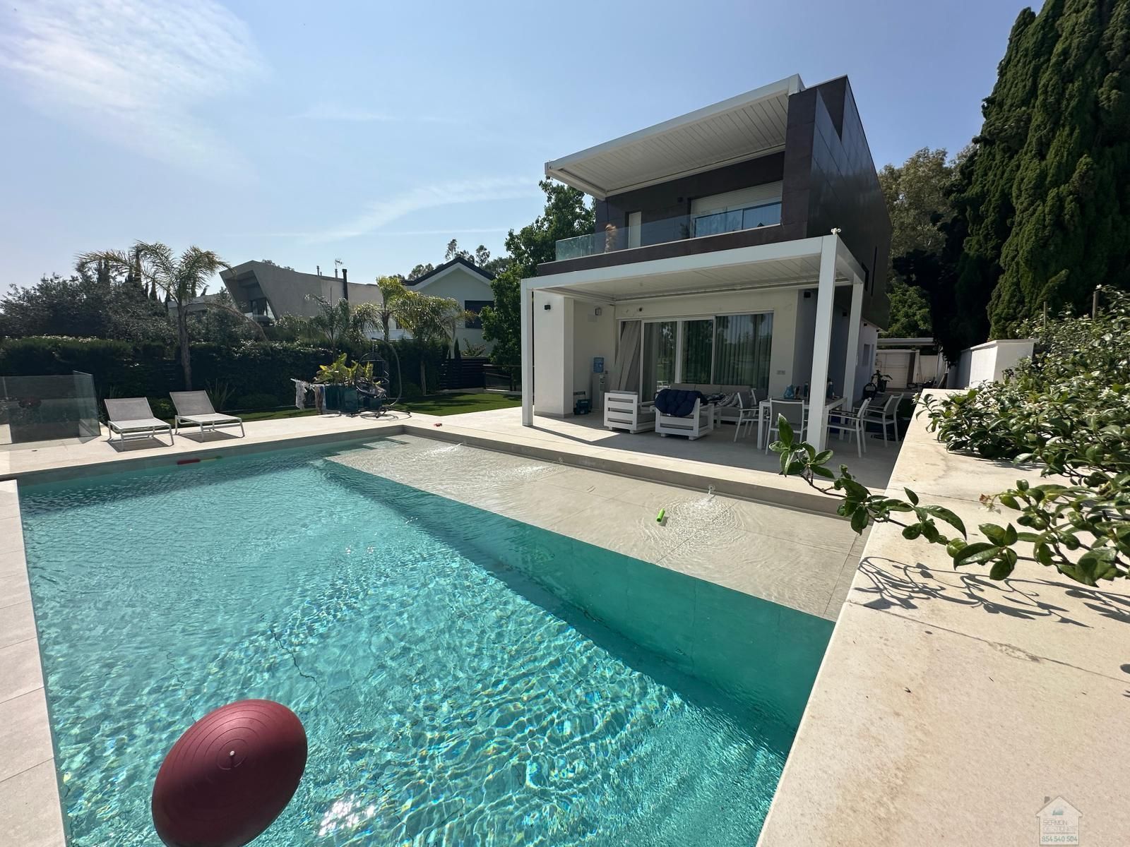 Swimming pool of House or chalet to rent in  Sevilla Capital  with Air Conditioner, Heating and Storage room