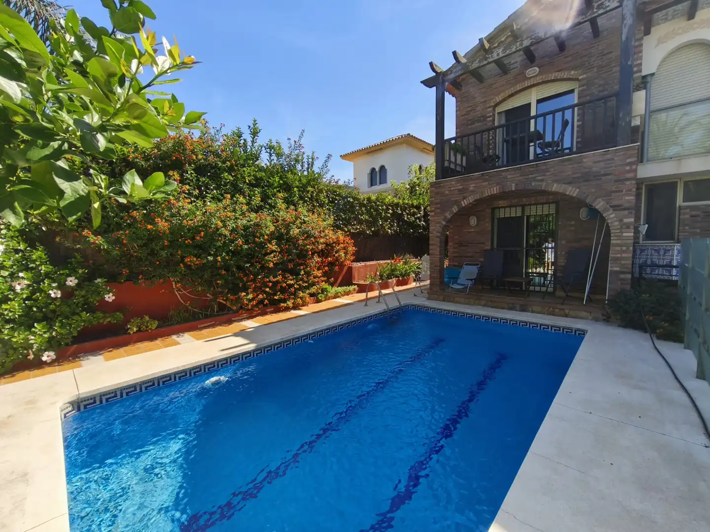Semi-detached house with terrace for sale in Carrer Bergantí