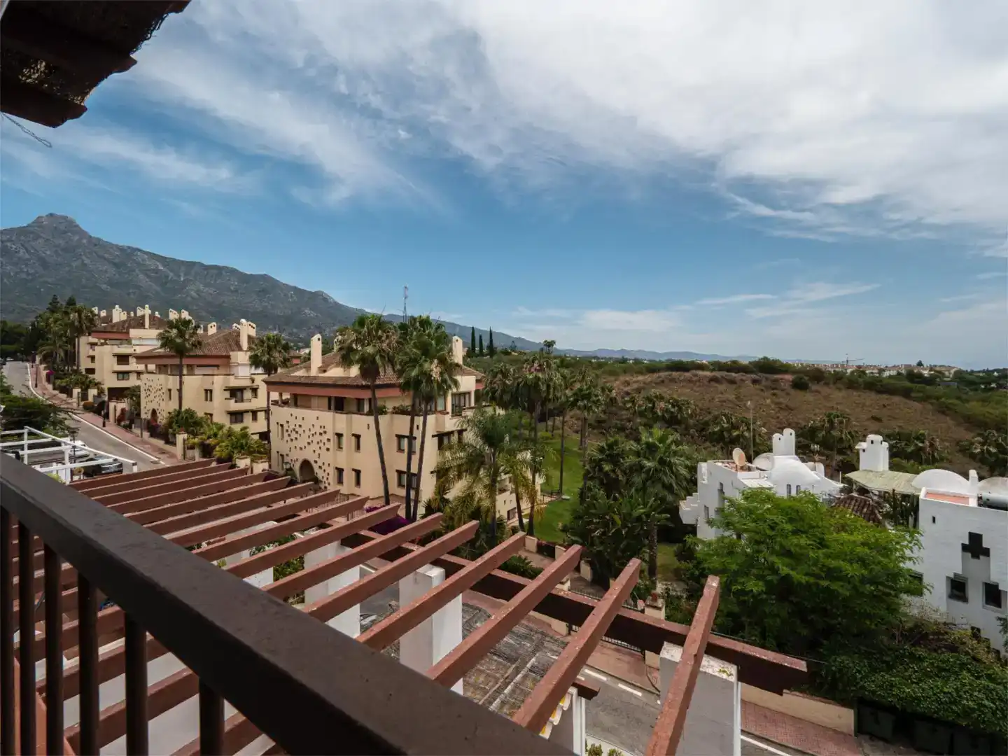 Vista exterior de Apartament en venda en Marbella amb Aire condicionat i Piscina