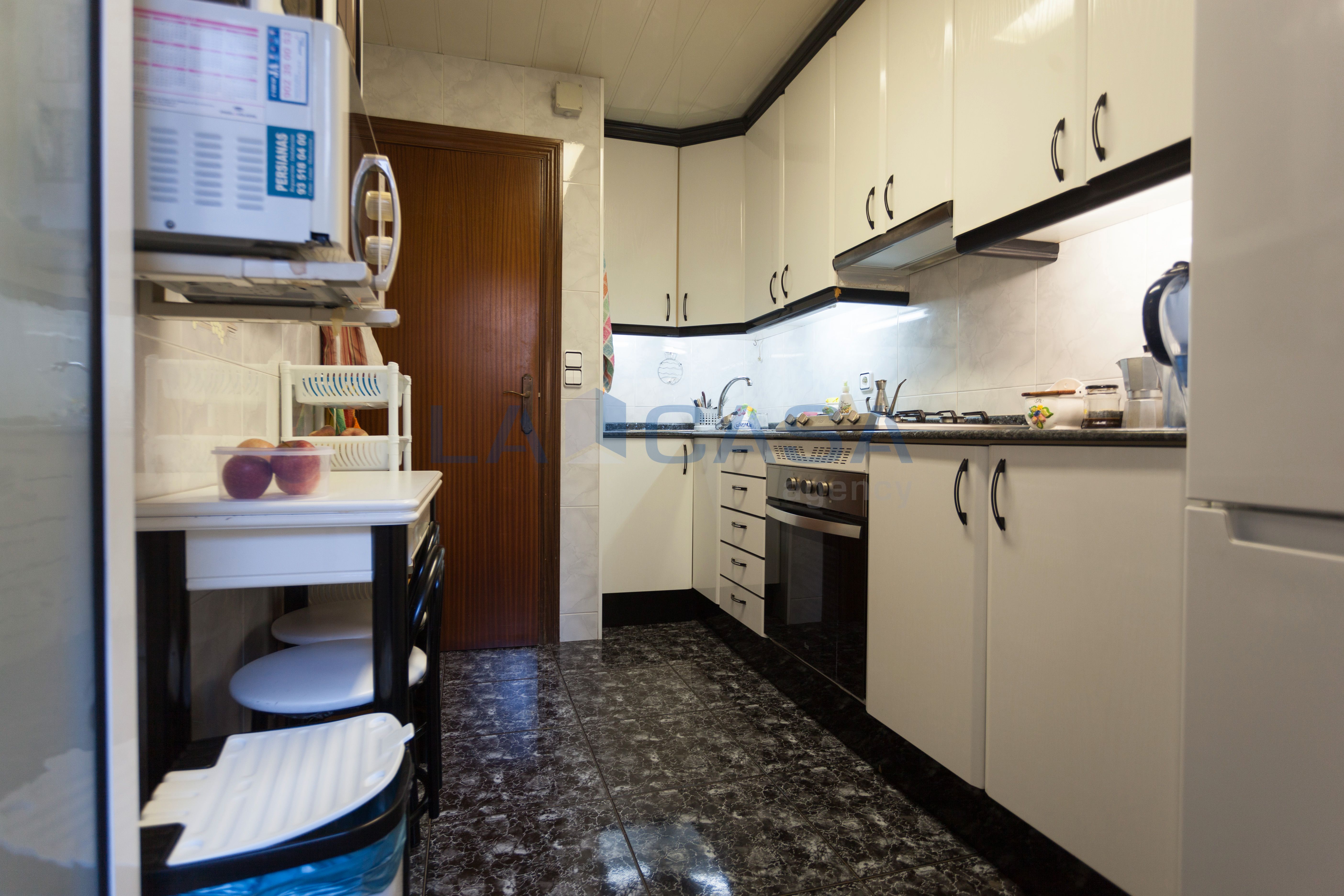 Kitchen of Flat for sale in L'Hospitalet de Llobregat  with Storage room