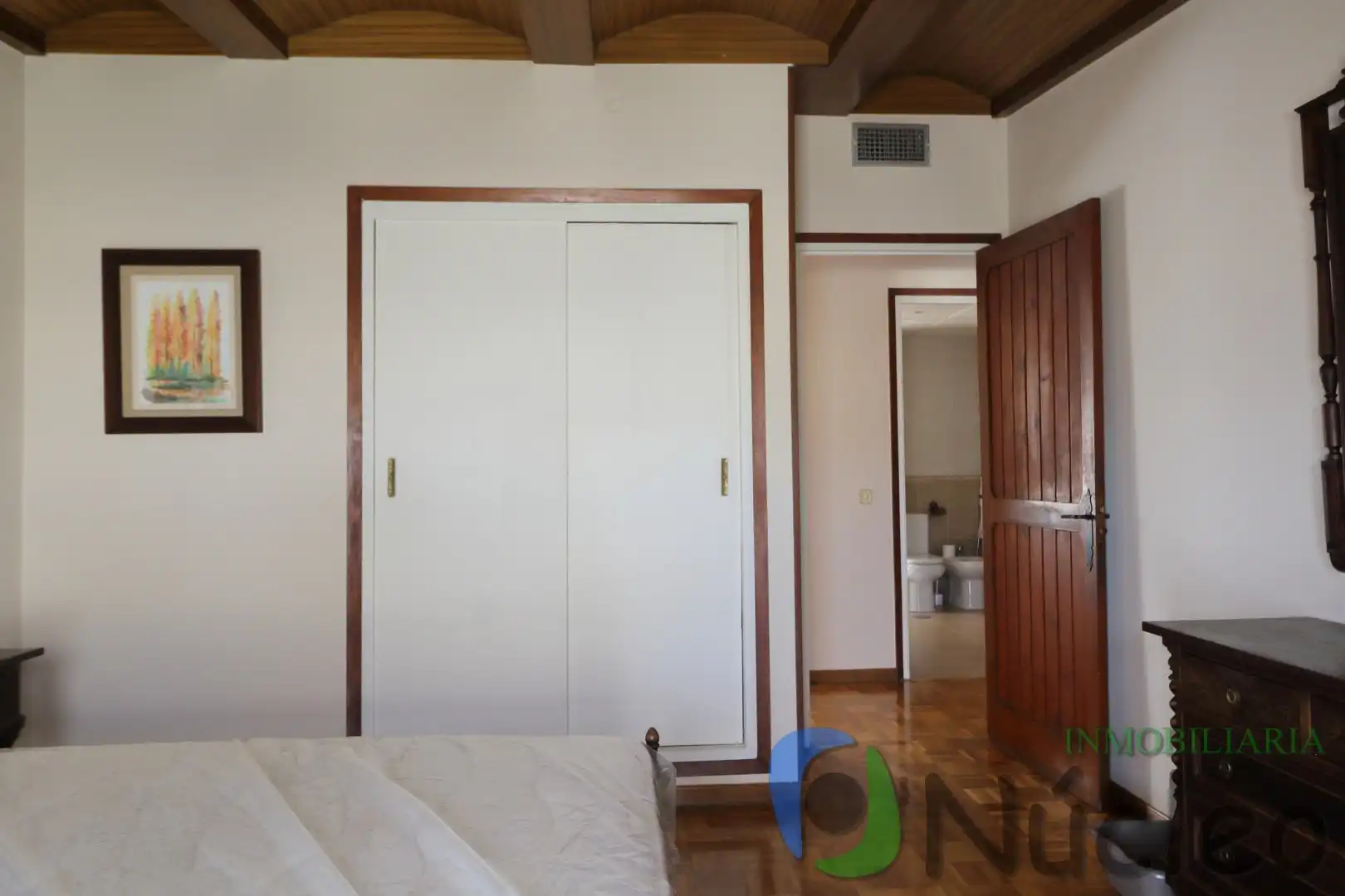 Schlafzimmer von Dachboden zur Miete in Badajoz mit Klimaanlage, Heizung und Parkett