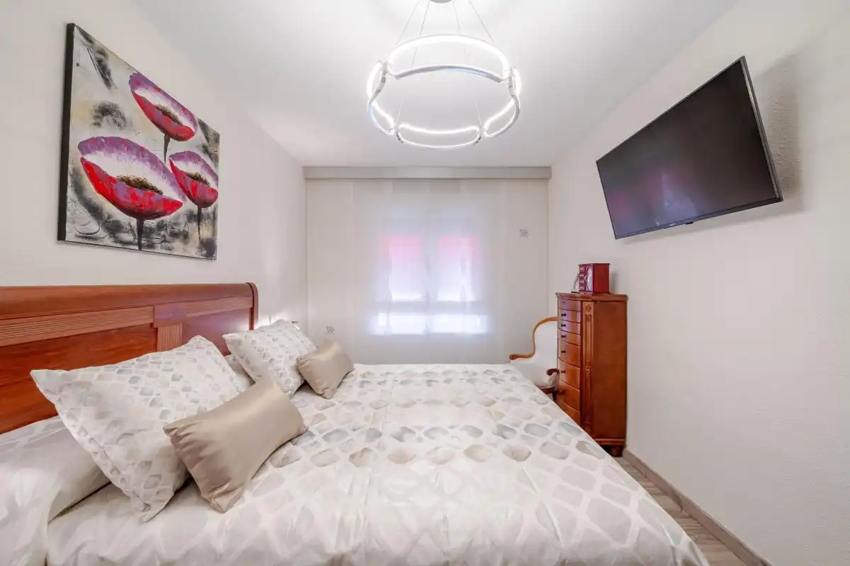 Habitación de Piso en venta en Benidorm con Aire acondicionado, Calefacción y Jardín privado