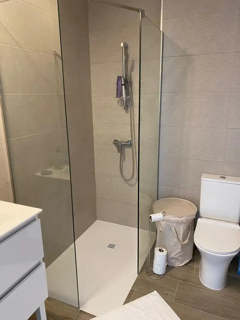 Baño de Piso de alquiler en Sant Joan d'Alacant con Aire acondicionado, Terraza y Trastero
