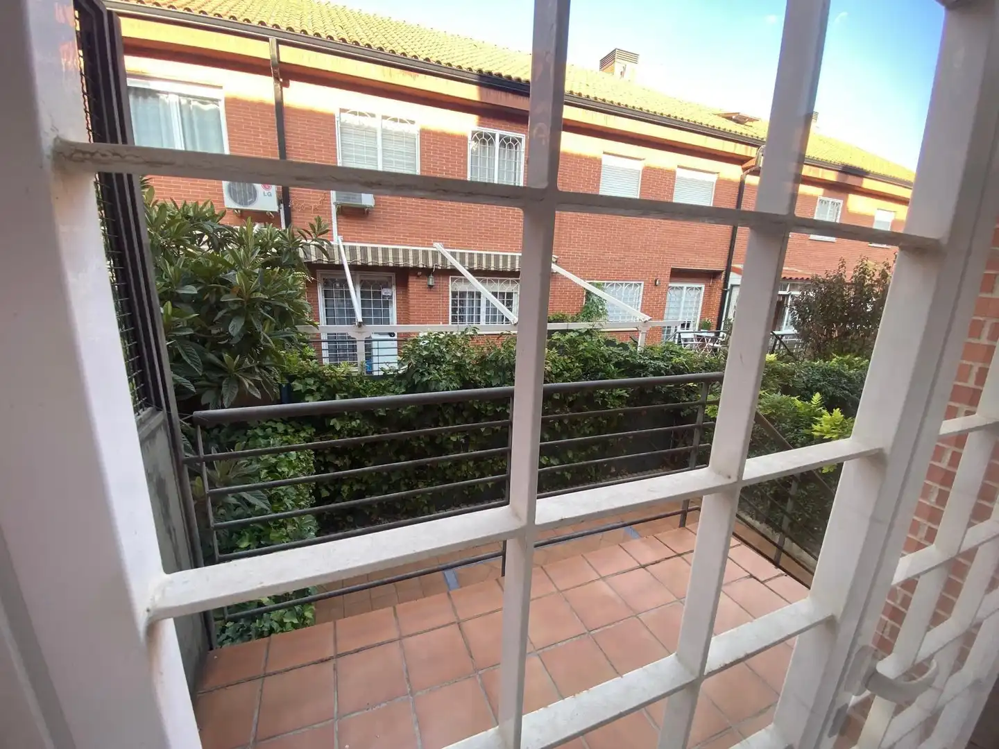 Terrassa de Casa adosada en venda en Alcalá de Henares amb Calefacció, Jardí privat i Traster