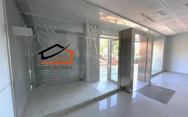 Local comercial en Alquiler en Avenida Rey Juan Carlos I en Santos