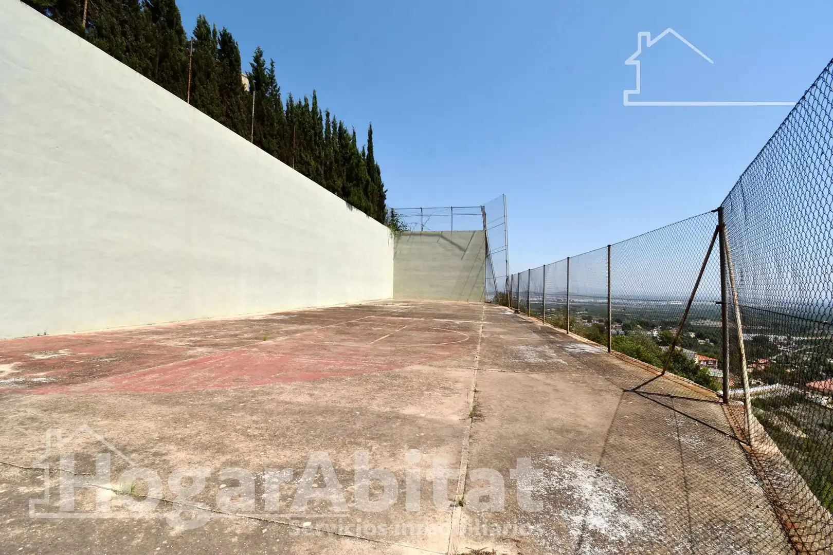 Parking of Houses for sale in Torrent  with Air Conditioner, Heating and Private garden