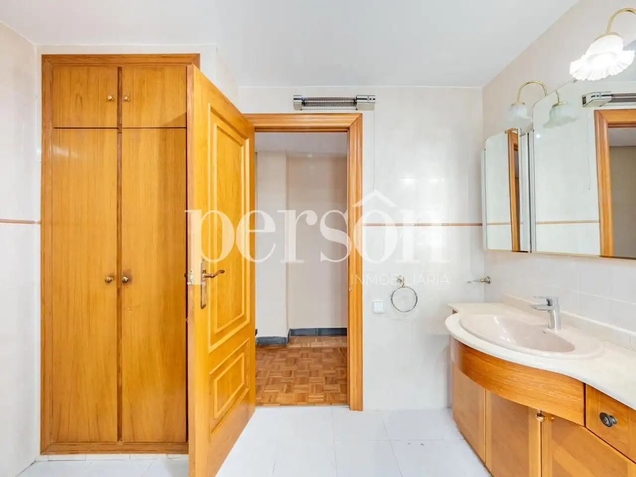 Bedroom of Flat for sale in Valencia  with Parquet flooring and Balcony