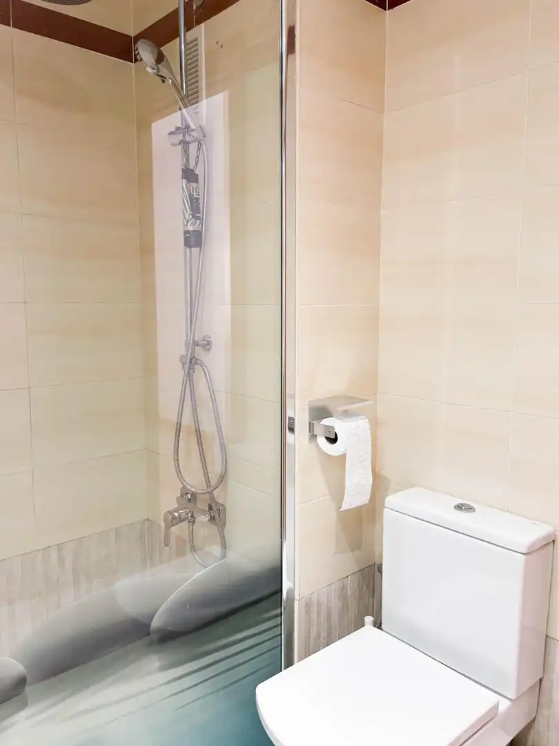 Bathroom of Flat for rent in Paterna  with Air Conditioner, Heating and Private garden