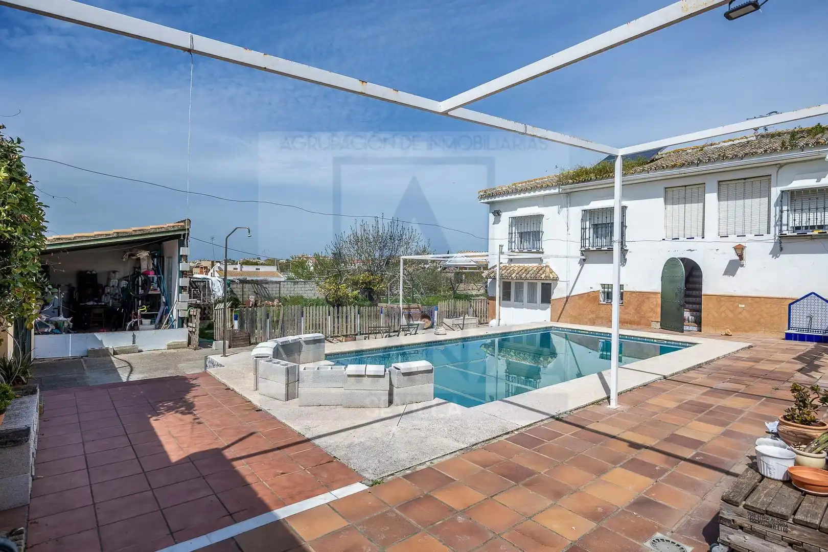 Vista exterior de Casa o chalet en venta en Salteras con Aire acondicionado, Jardín privado y Piscina