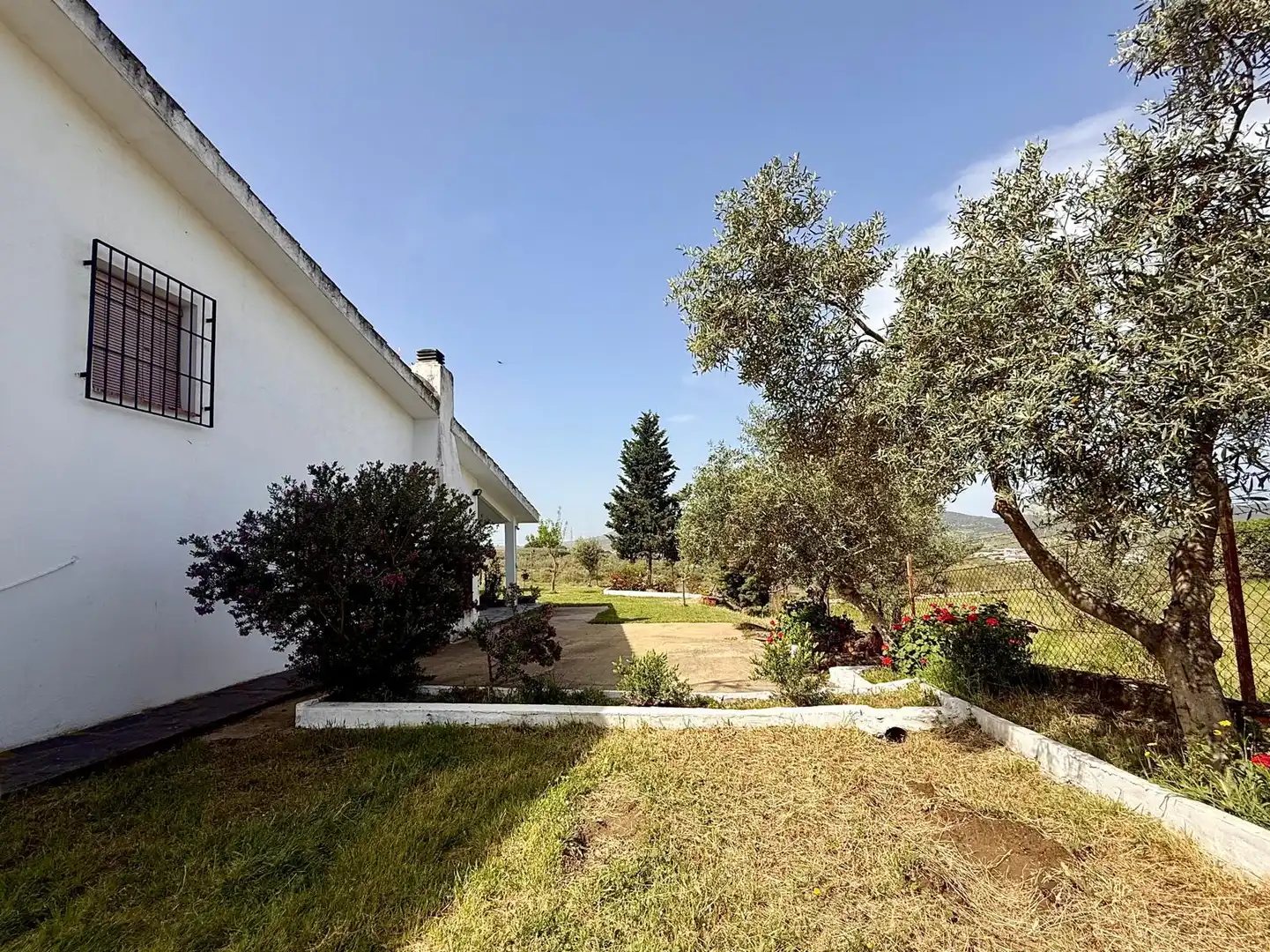 Garden of Country homes for sale in Plasencia  with Air Conditioner and Private garden
