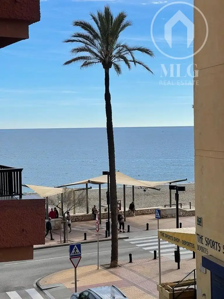 Außenansicht von Wohnungen zum Verkauf in Fuengirola mit Klimaanlage, Heizung und Terrasse
