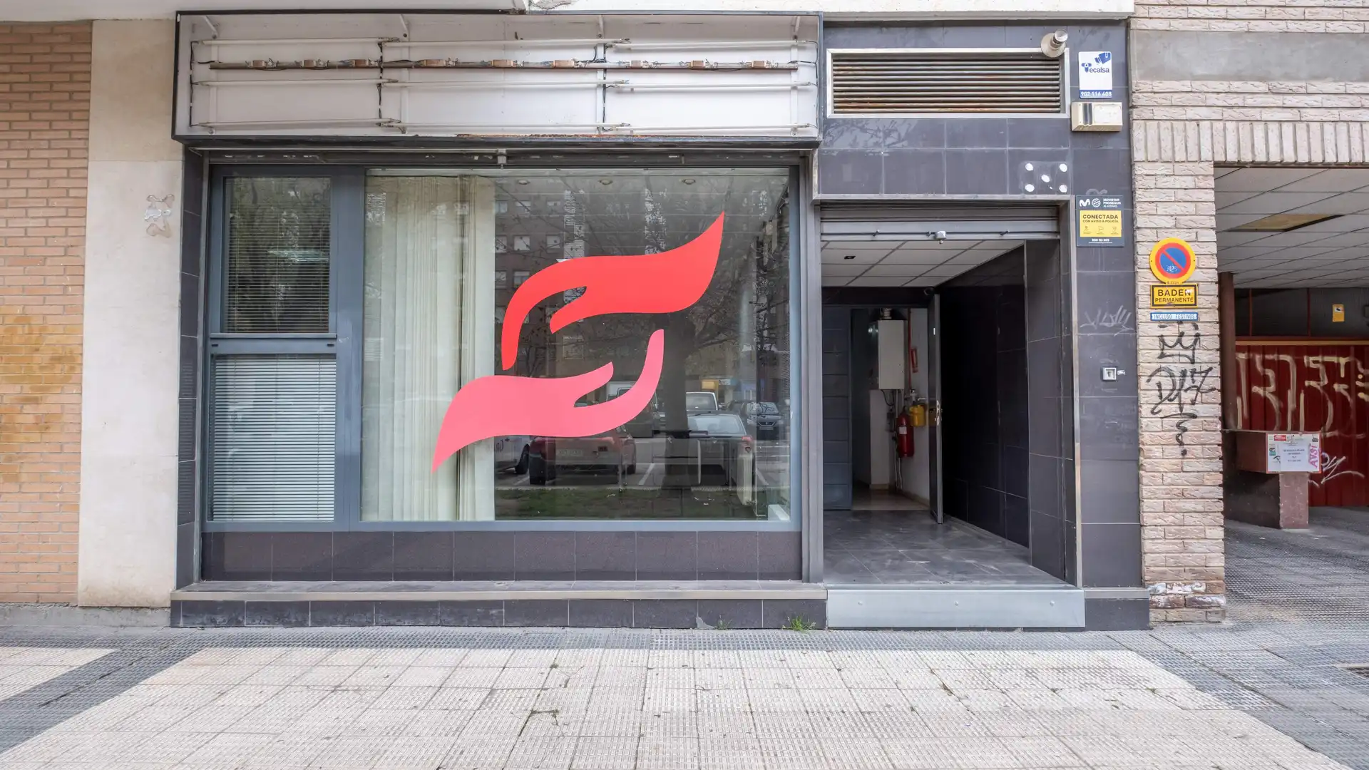 Vista exterior de Local en venta en  Zaragoza Capital