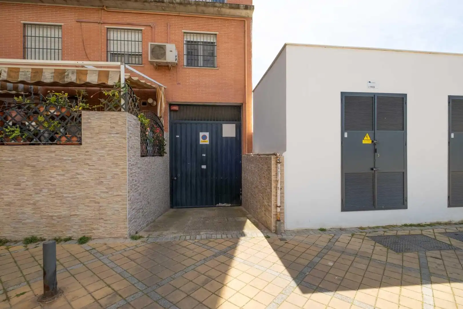 Vista exterior de Dúplex en venta en Sevilla con Aire acondicionado y Piscina comunitaria
