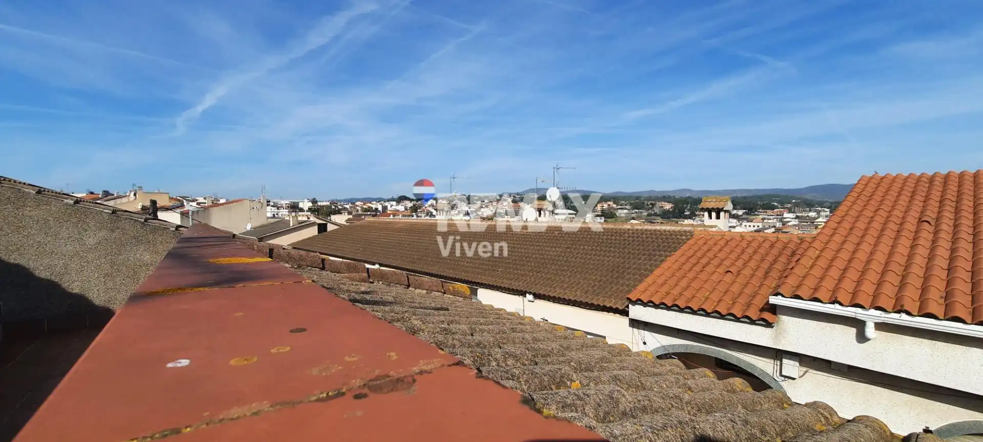Vista exterior de Casa adosada en venta en Vilanova i la Geltrú con Aire acondicionado, Jardín privado y Terraza