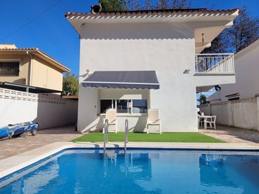 Casa amb balcó en venda a Calle APOSTOL SANTIAGO
