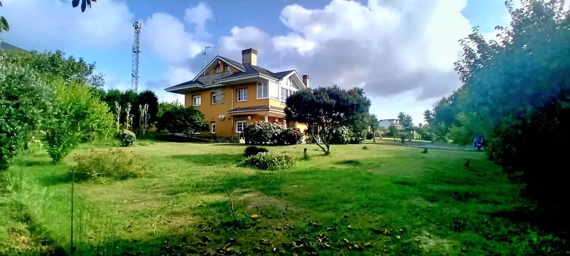 Vista exterior de Casa o chalet en venta en El Franco  con Calefacción, Jardín privado y Terraza