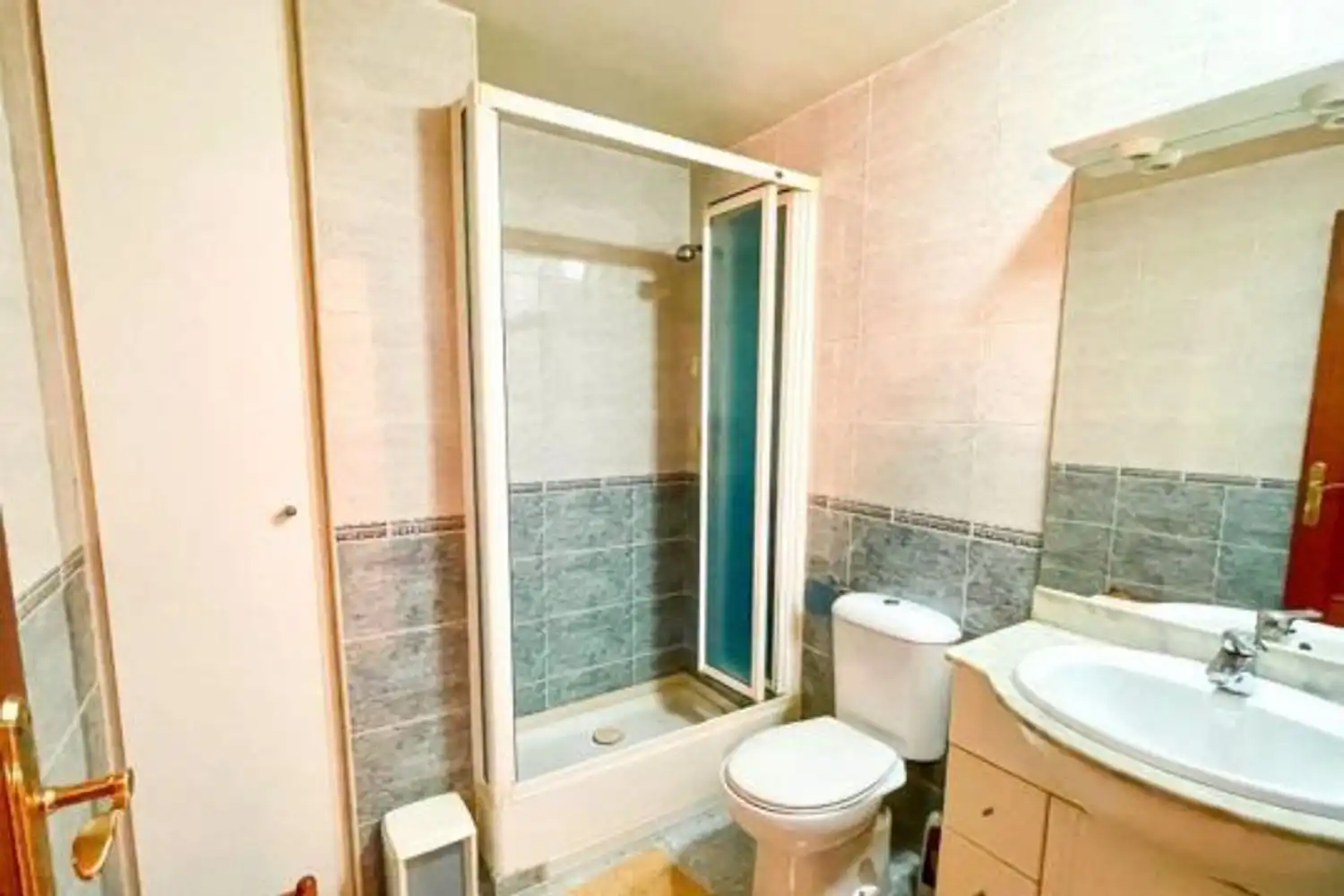Bathroom of Flat for sale in Figueres  with Air Conditioner and Terrace