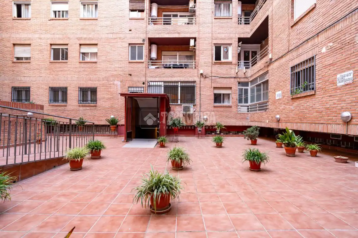Vista exterior de Piso en venta en Granada