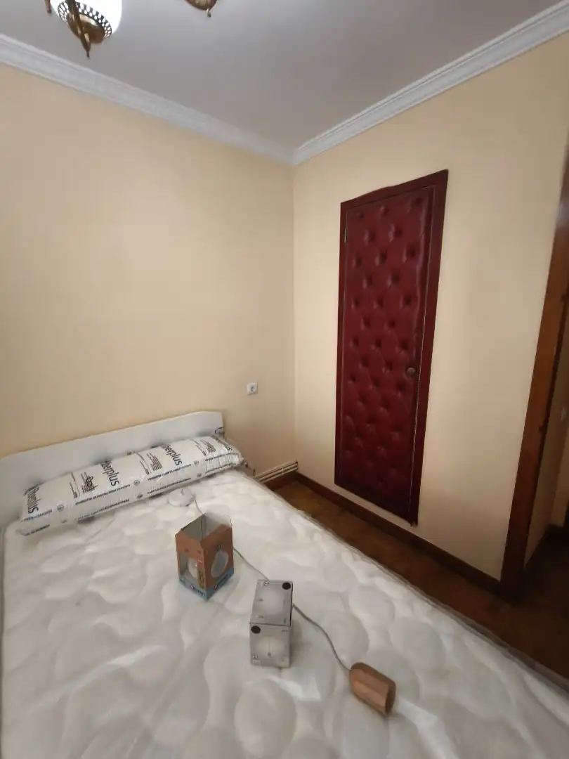 Dormitori de Pis de lloguer en Santiago de Compostela  amb Calefacció, Parquet i Moblat