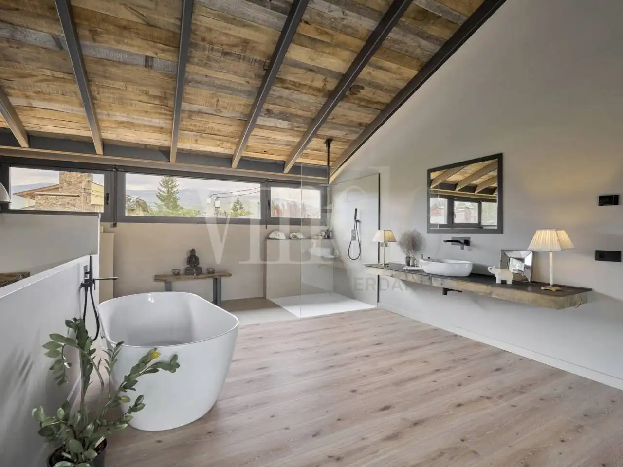 Bany de Casa o xalet en venda en Puigcerdà amb Calefacció, Jardí privat i Parquet