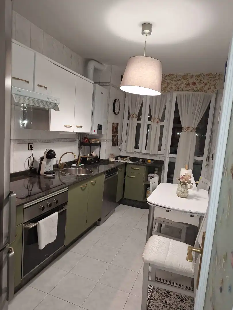 Küche von Maisonette zum Verkauf in Oviedo  mit Heizung, Terrasse und Abstellraum