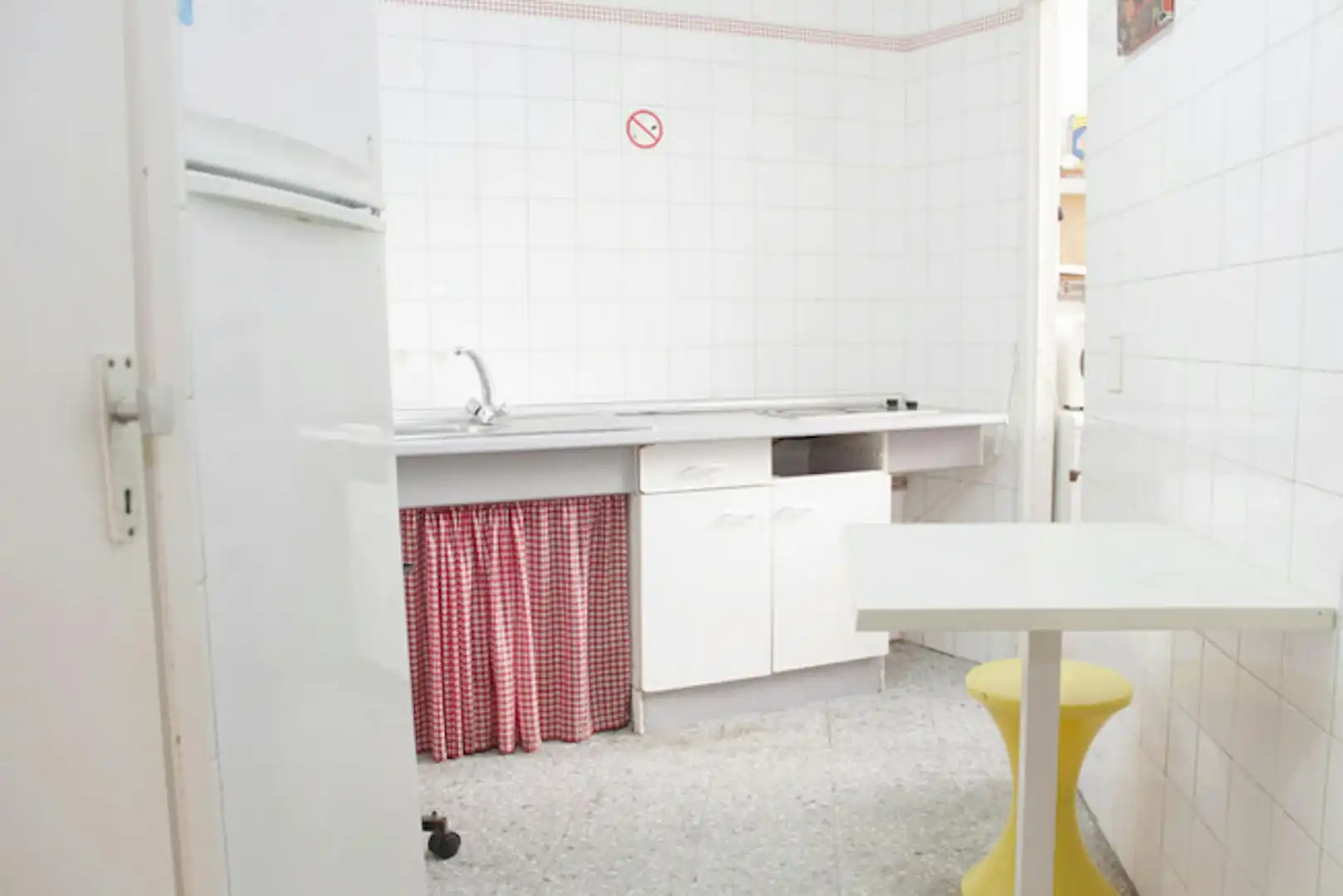 Cocina de Piso para compartir en Sevilla con Amueblado y Lavadora