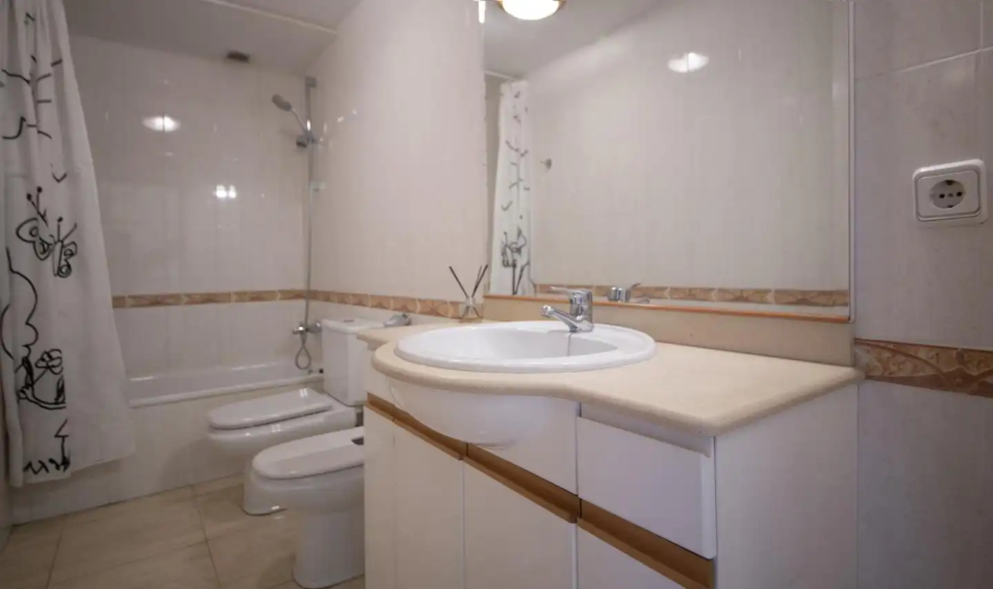 Badezimmer von Einfamilien-Reihenhaus zum Verkauf in Rubí mit Heizung und Möbliert
