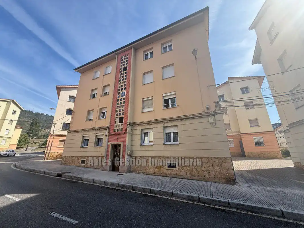Vista exterior de Pis en venda en Oviedo  amb Calefacció i Moblat