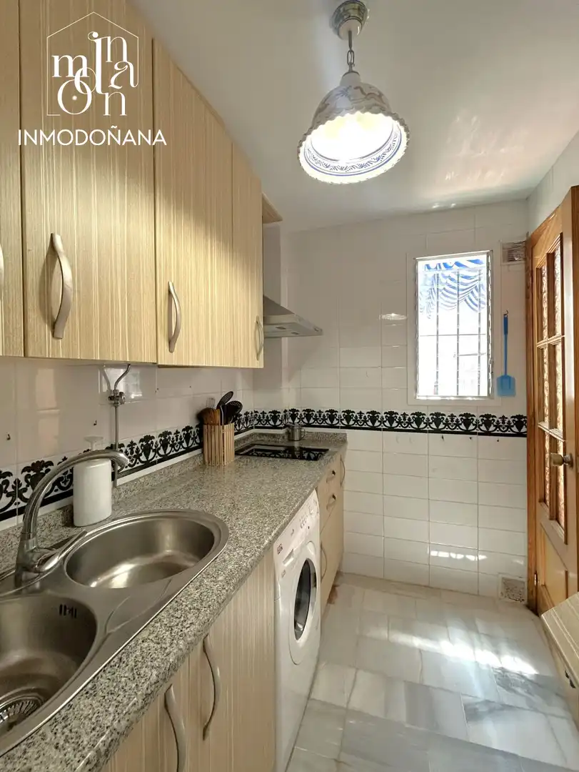Cocina de Casa adosada en venta en Almonte con Terraza, Piscina y Amueblado