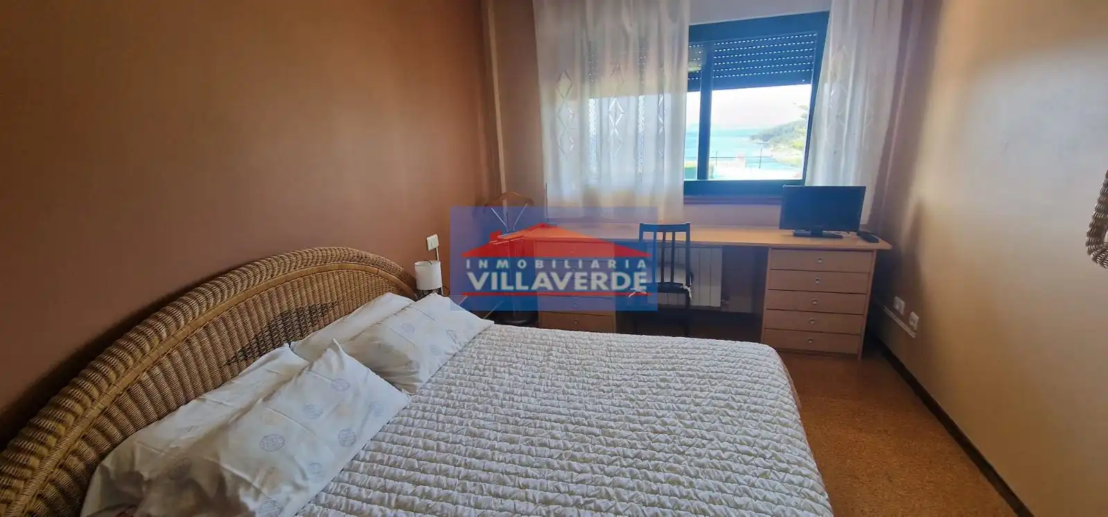 Dormitori de Casa o xalet en venda en Cangas  amb Calefacció, Terrassa i Traster