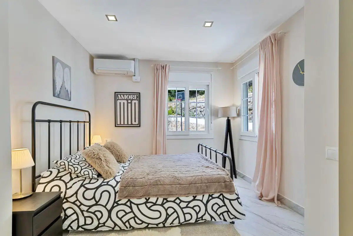 Bedroom of Houses for sale in Ojén  with Air Conditioner, Private garden and Swimming Pool