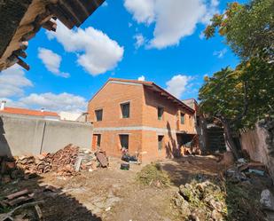 Vista exterior de Casa o xalet en venda en Valdaracete amb Jardí privat