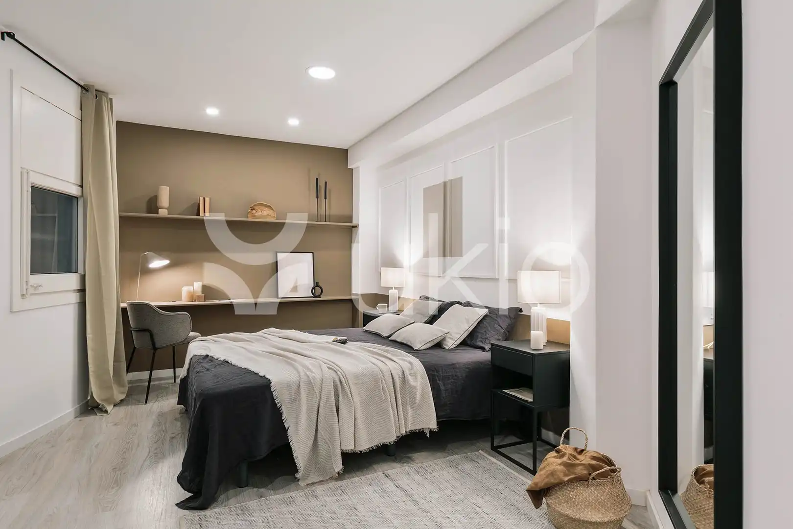 Dormitori de Apartament de lloguer en Barcelona amb Aire condicionat, Calefacció i Moblat
