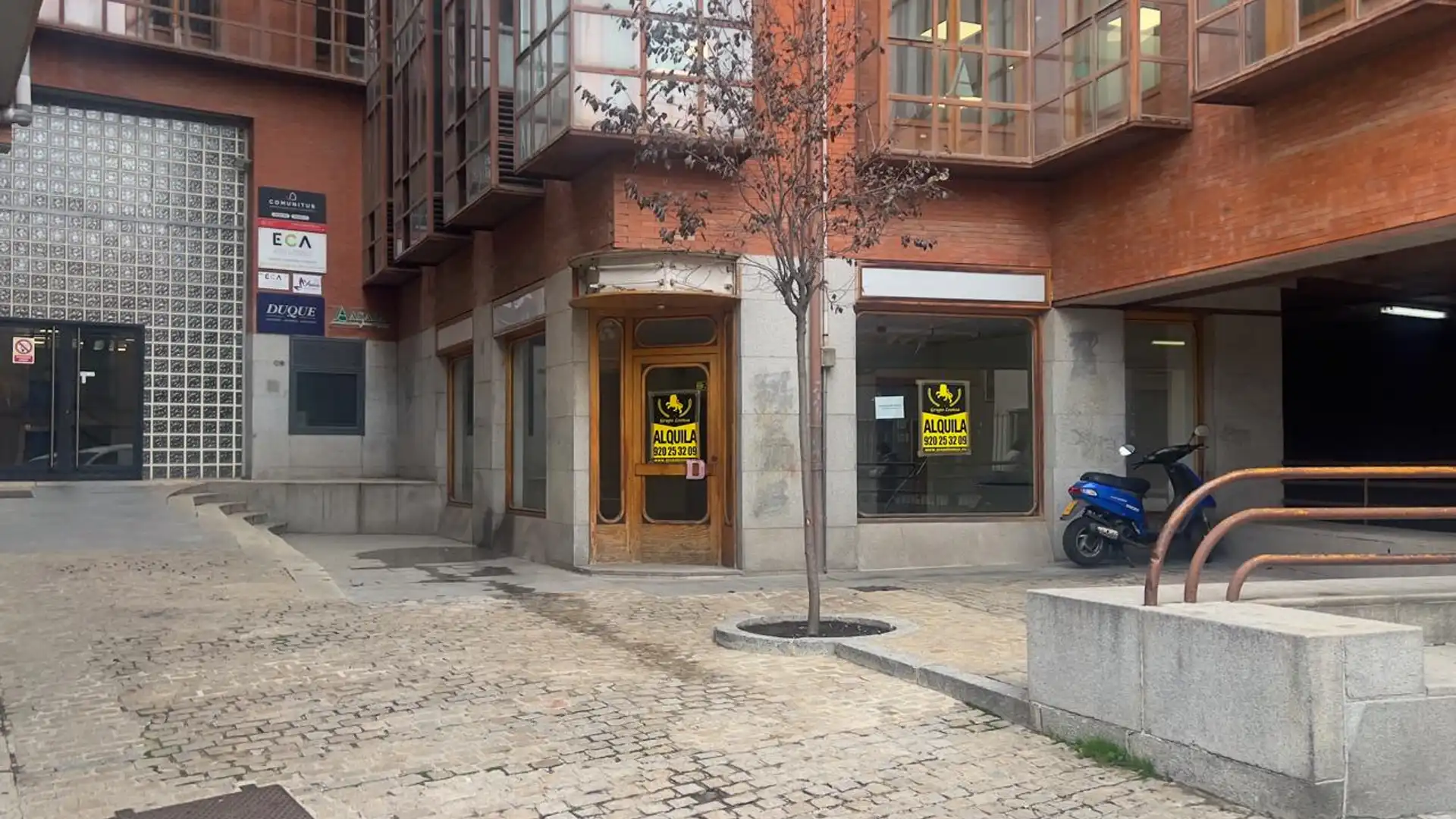 Vista exterior de Local de alquiler en Ávila Capital