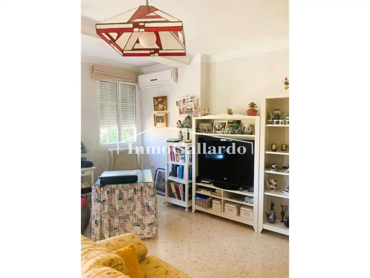 Sala d'estar de Casa o xalet en venda en Rincón de la Victoria amb Jardí privat, Terrassa i Piscina