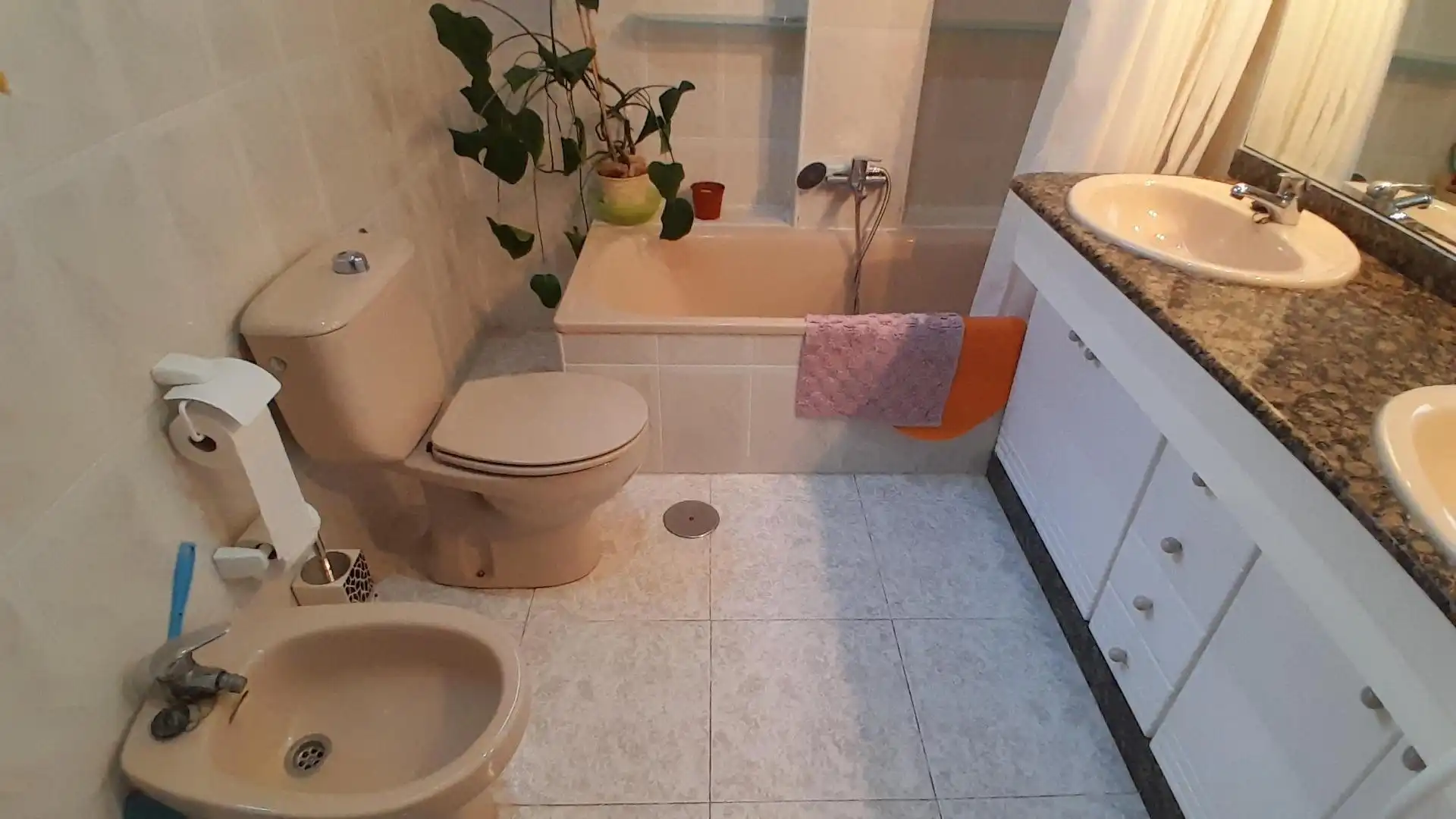 Bany de Pis en venda en Yecla amb Aire condicionat, Calefacció i Terrassa