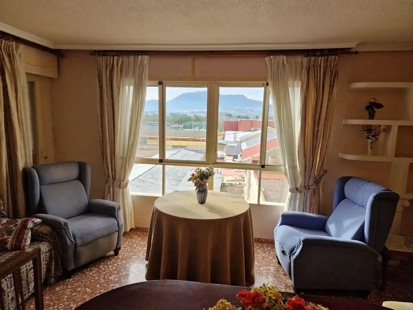 Piso con terraza en venta en Sax