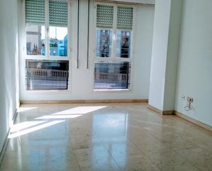 Dormitori de Apartament de lloguer en  Sevilla Capital amb Aire condicionat i Balcó