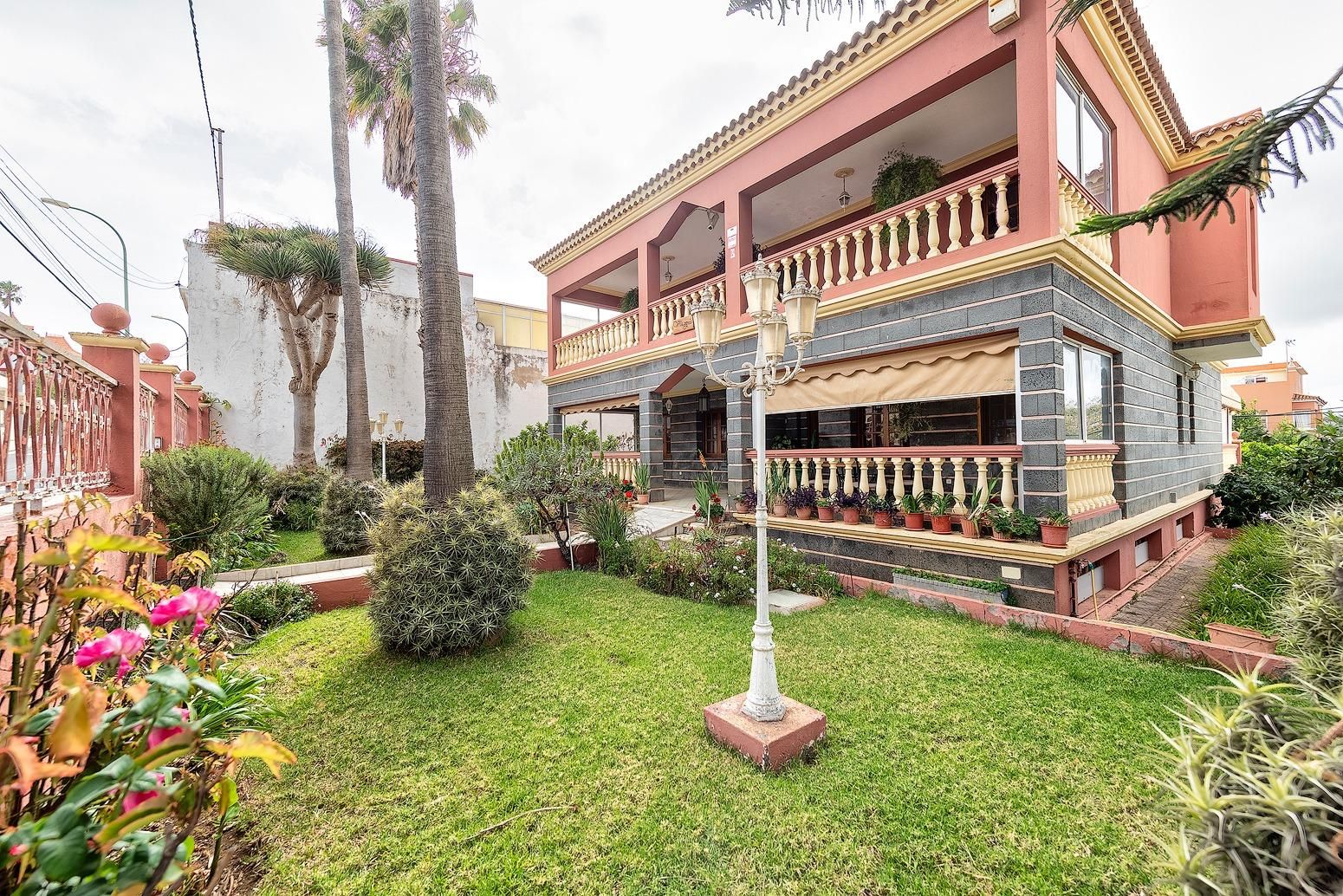 Exterior view of House or chalet for sale in Las Palmas de Gran Canaria  with Air Conditioner, Private garden and Terrace