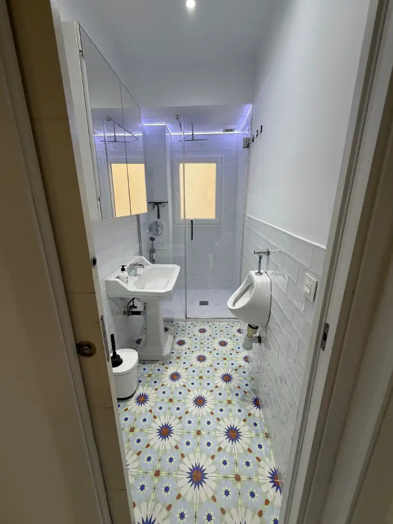 Baño de Piso para compartir en Granada con Amueblado, Horno y Lavadora