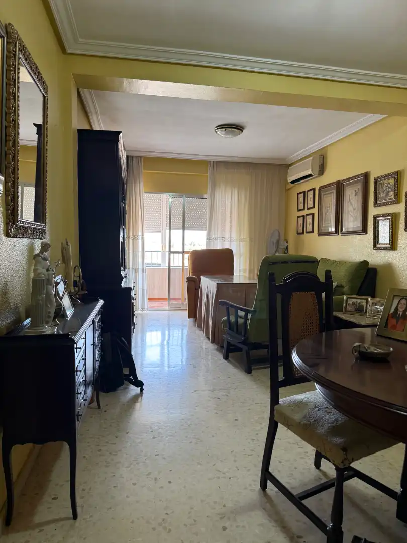 Sala d'estar de Pis en venda en Sevilla amb Aire condicionat, Terrassa i Moblat