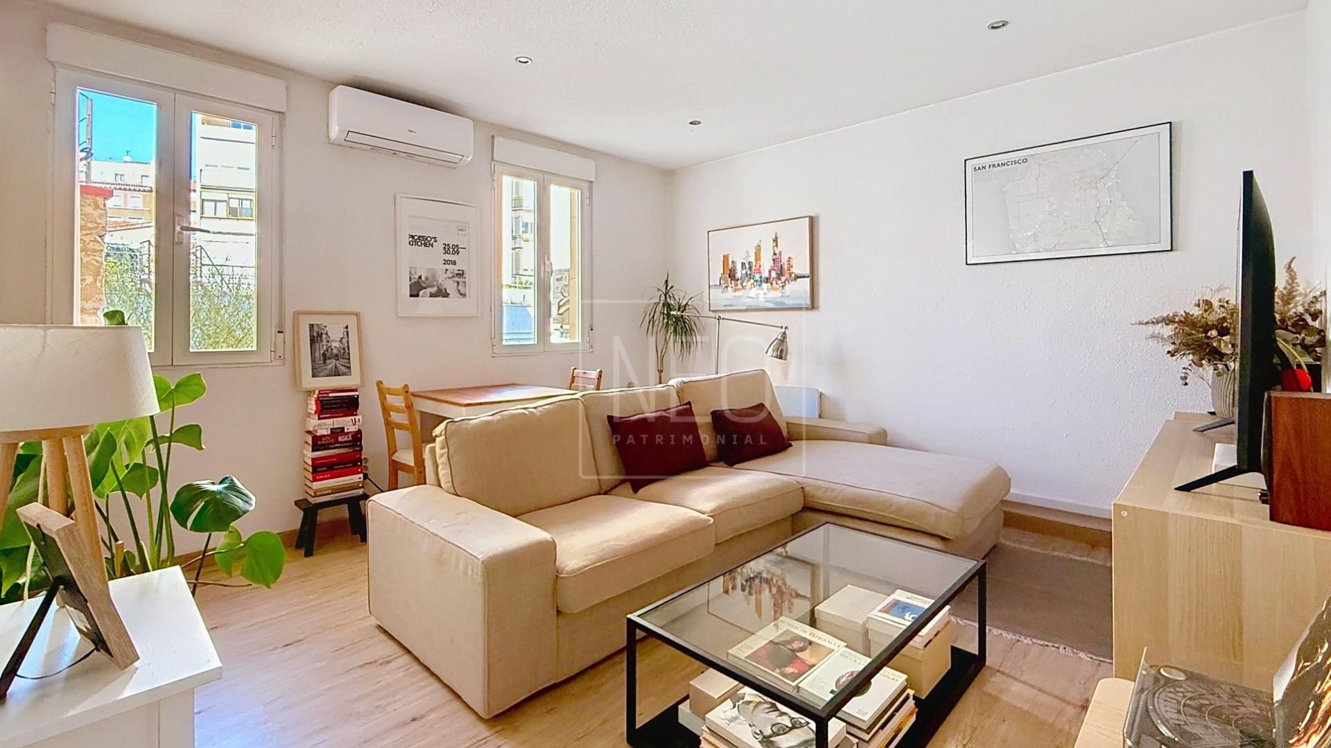 Living room of Flat for sale in  Madrid Capital  with Air Conditioner and Heating