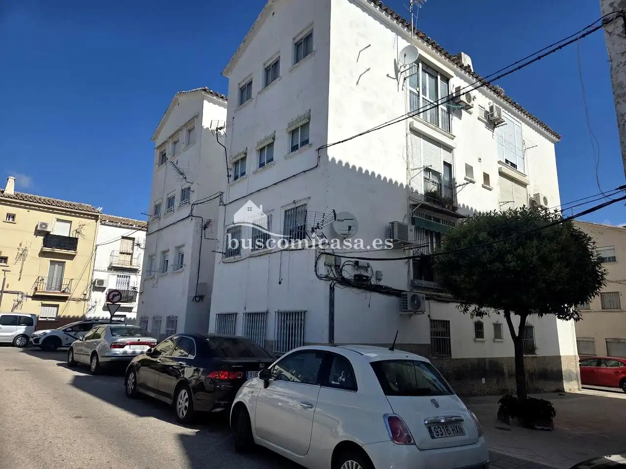 Vista exterior de Pis en venda en Jaén amb Balcó