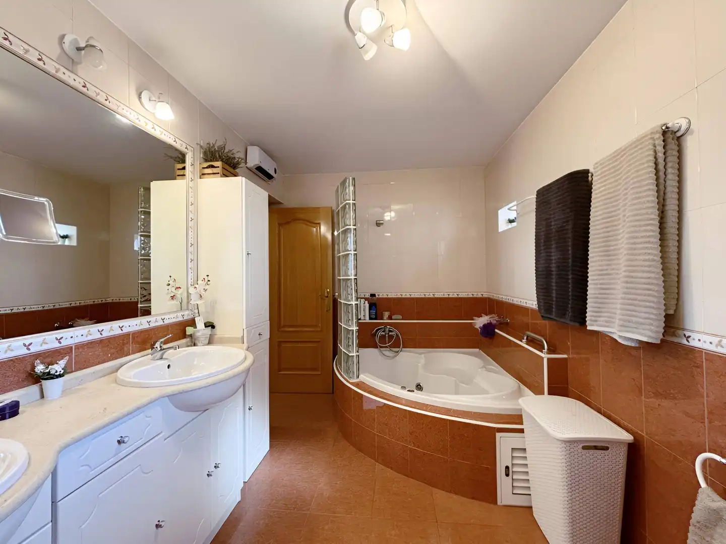 Baño de Casa o chalet en venta en Alicante / Alacant con Aire acondicionado, Jardín privado y Trastero