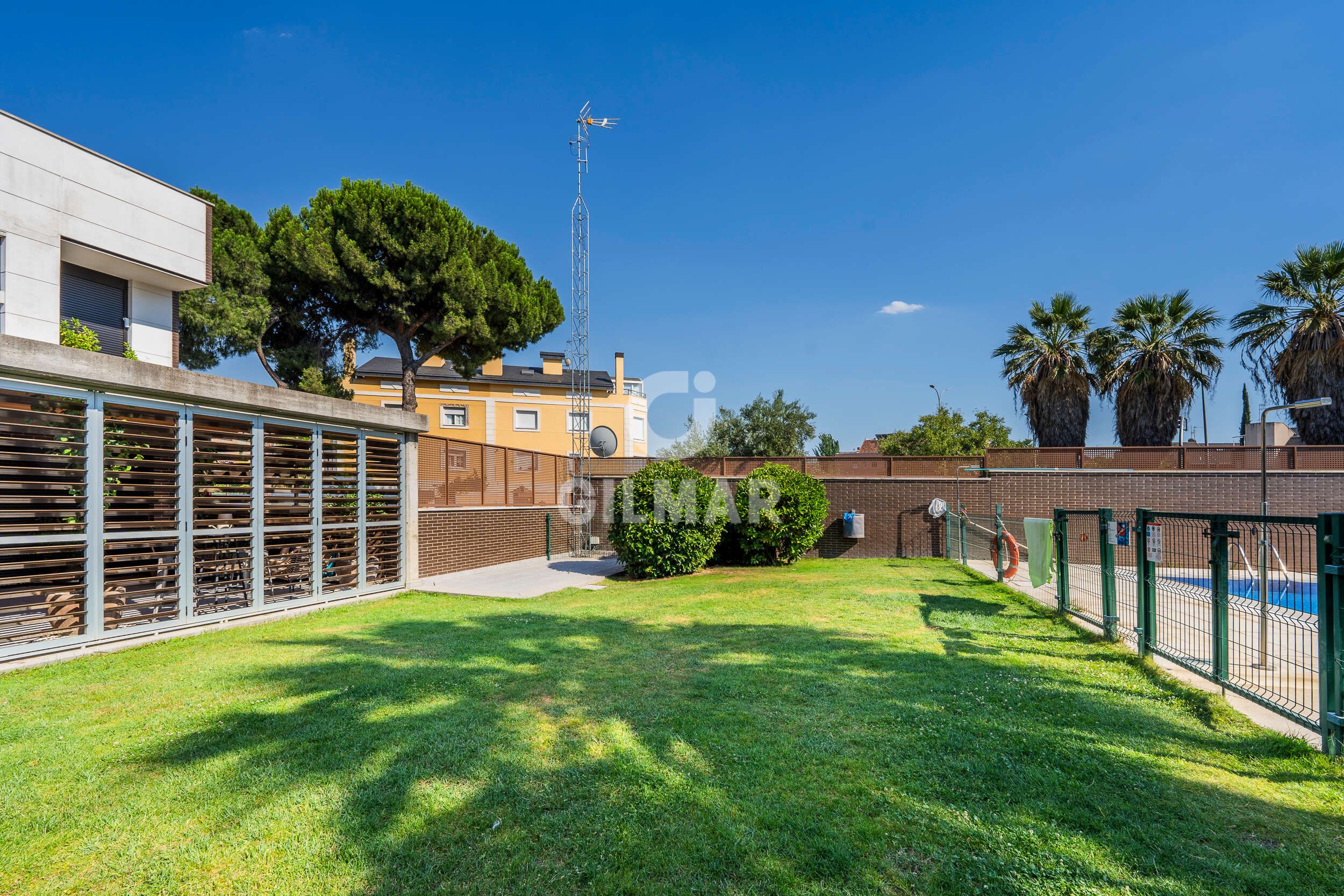 Jardí de Casa adosada en venda en  Madrid Capital amb Calefacció, Jardí privat i Piscina