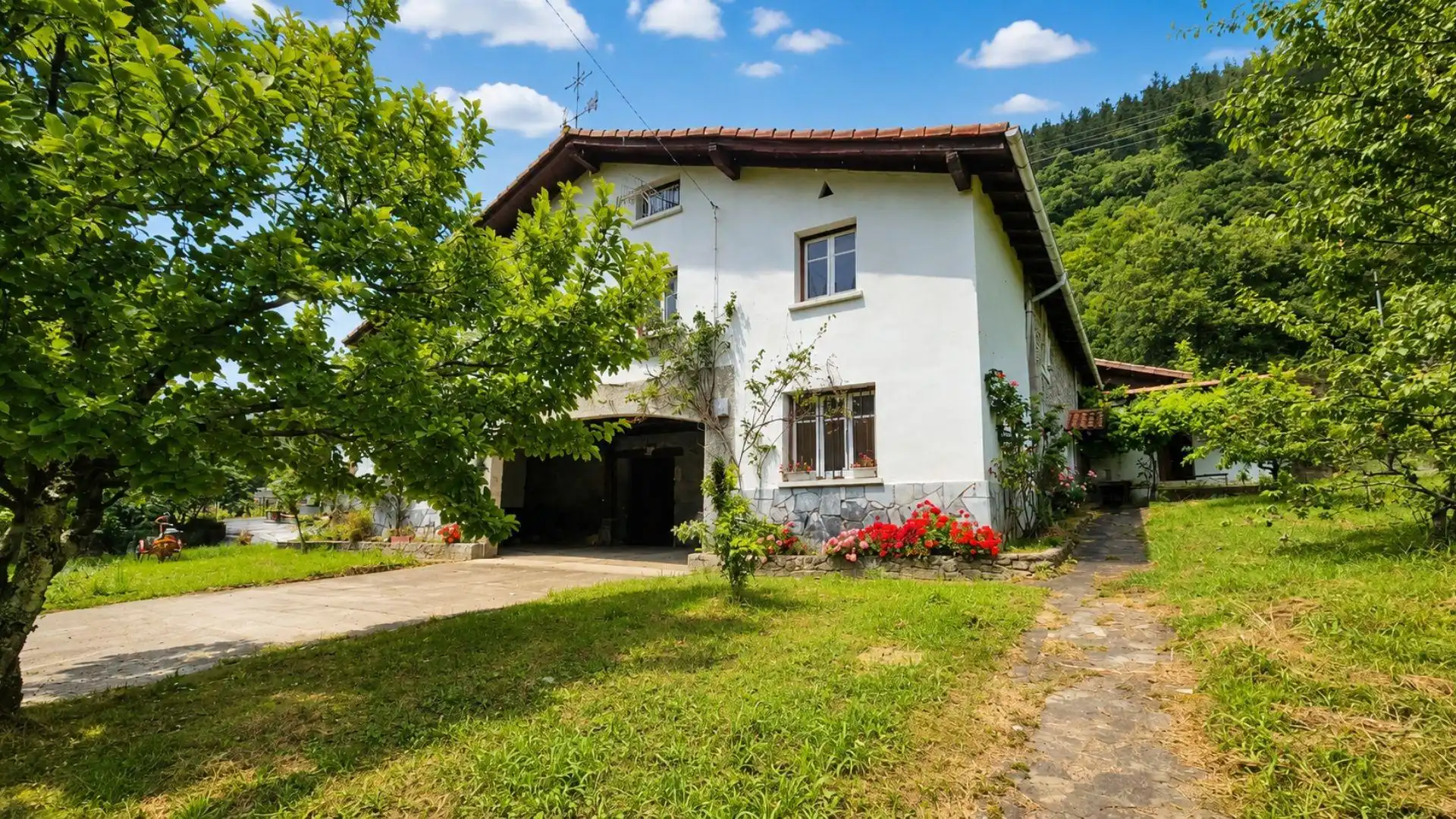 Vista exterior de Casa o xalet en venda en Markina-Xemein amb Jardí privat