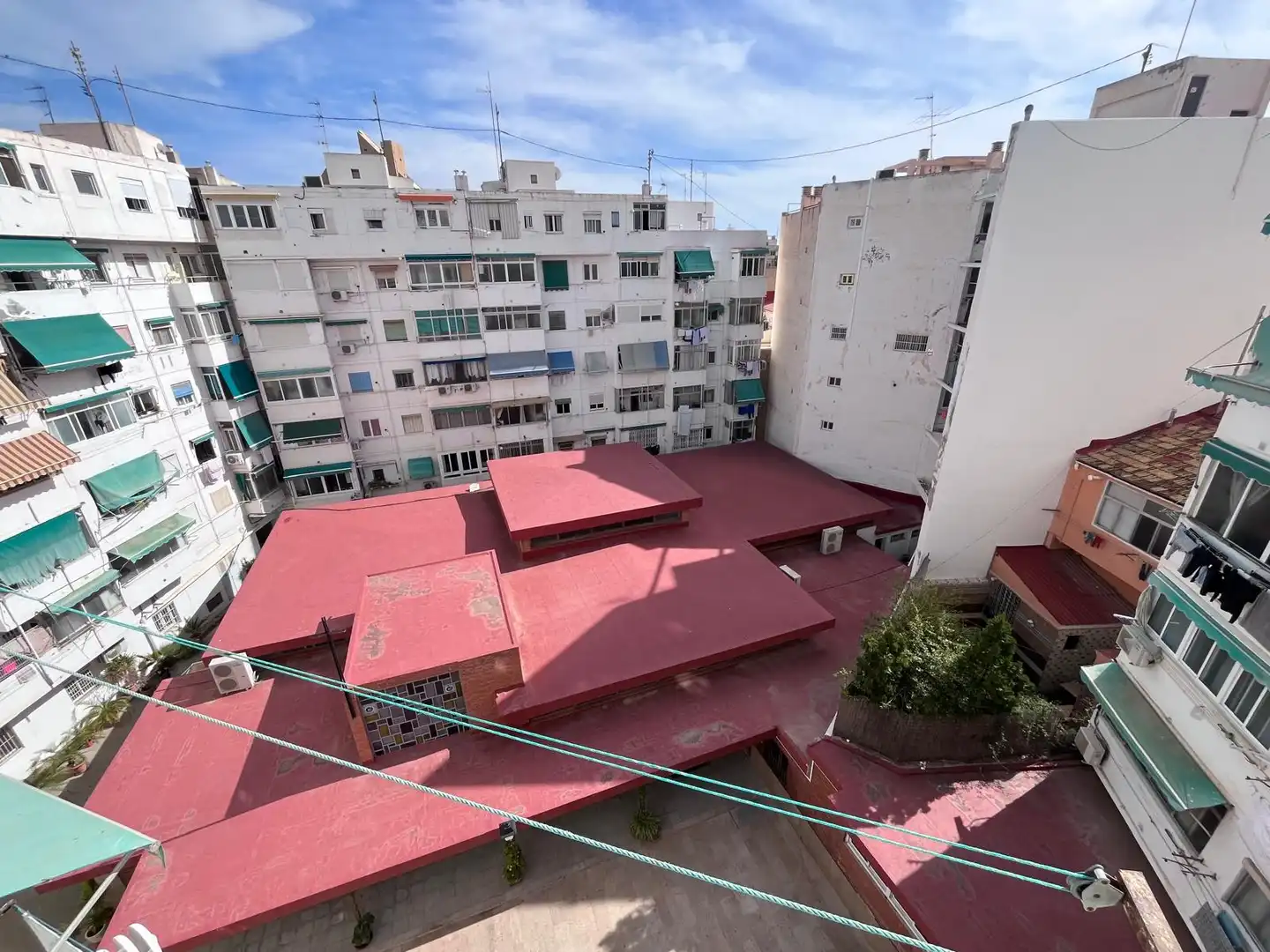 Vista exterior de Pis en venda en Alicante / Alacant amb Terrassa i Balcó